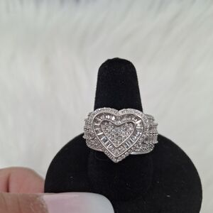 Elegant Silver Heart Ring